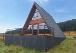 Case din lemn sau structura metalica
