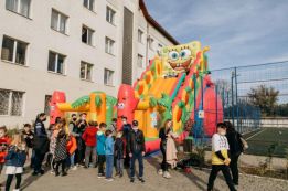 Прокат дитячих атракціонів на ваше свято.Виїзд по Україні